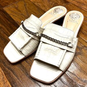 VINCE CAMUTO Jenivey Croc-Embossed Cream Leather with Silver Chain-link